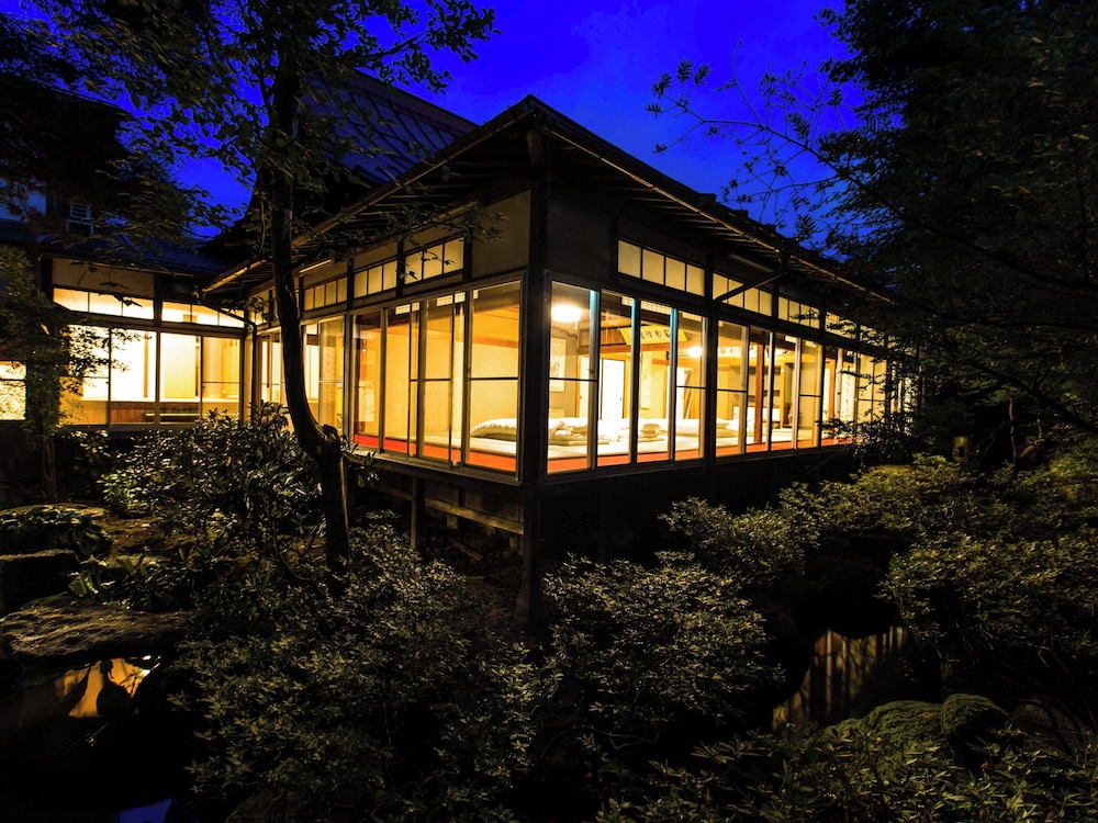 風見の間 専用トイレ/シャワー付 | 宿坊 善光寺