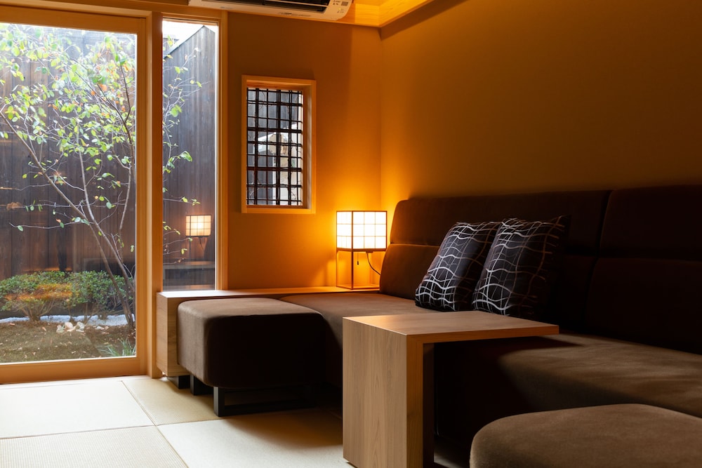 京町家一棟貸 リビングルーム2 | 紡 三十三間堂