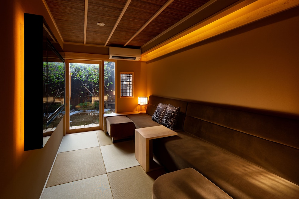 京町家一棟貸 リビングルーム1 | 紡 三十三間堂