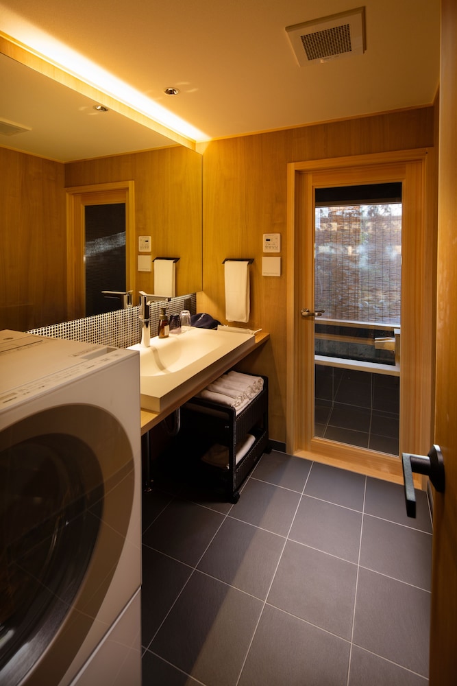 京町家一棟貸 バスルーム0 | 紡 三十三間堂