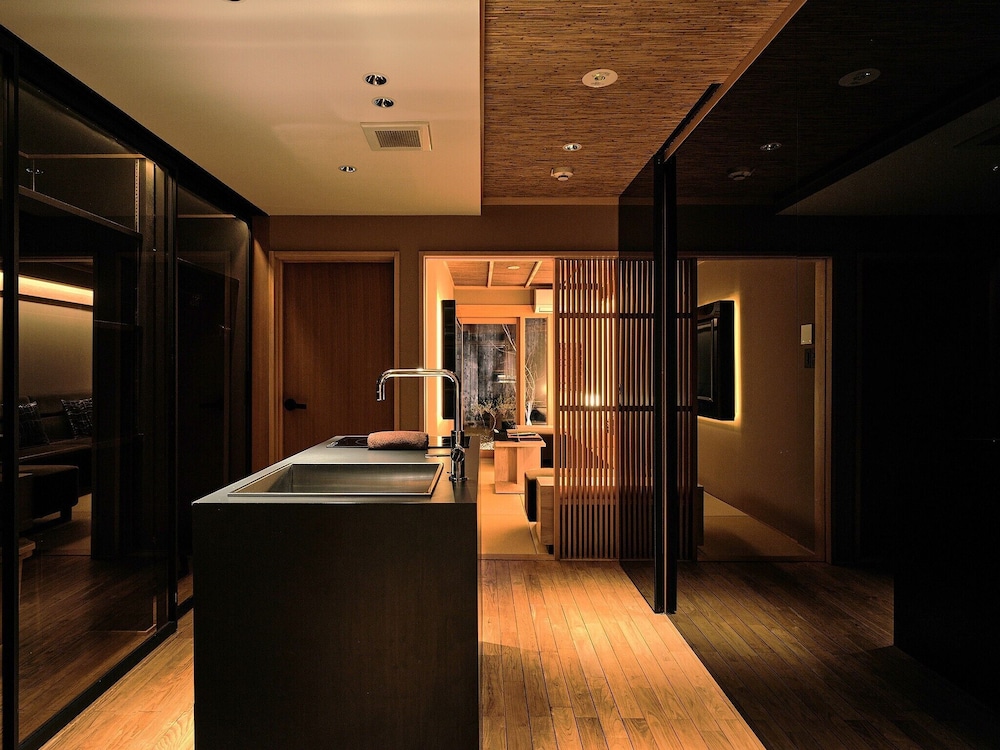 京町家一棟貸 専用キッチン2 | 紡 三十三間堂