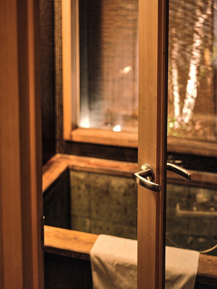 京町家一棟貸 バスルーム3 | 紡 三十三間堂