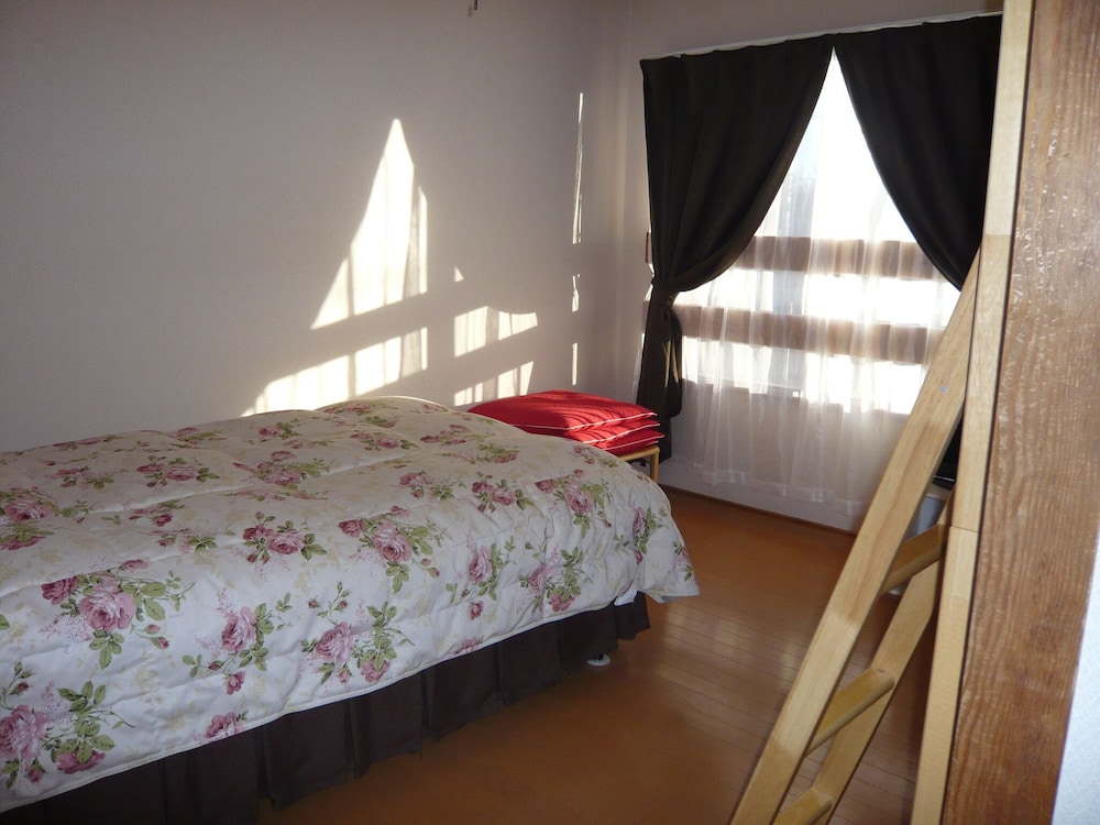 ベーシック トリプルルーム 共用バスルーム 禁煙 客室1 | Resort Villa SHIOZAWASANSO