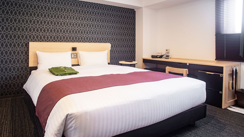 スーペリア ダブルルーム ダブルベッド 1 台 禁煙 | ホテル呉竹荘 広島大手町