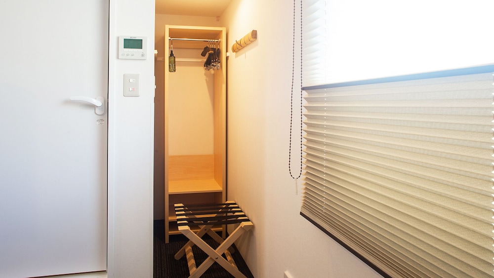 プレミア ダブルルーム キングベッド 1 台 禁煙 客室2 | ホテル呉竹荘 広島大手町