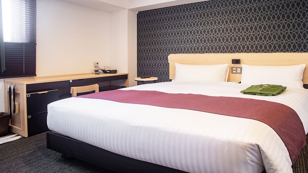 プレミア ダブルルーム キングベッド 1 台 禁煙 | ホテル呉竹荘 広島大手町