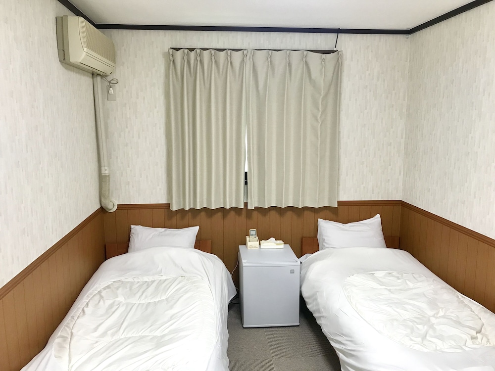 4 人部屋 ガーデンビュー 客室1 | ペンション 蘭峰