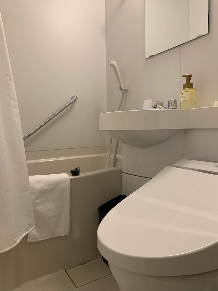 シングルルーム 禁煙（セミダブルベッド１台） バスルーム1 | クレドホテル函館