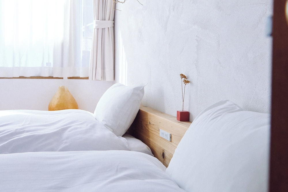 客室1 | Small Town Hotel Hakodate
