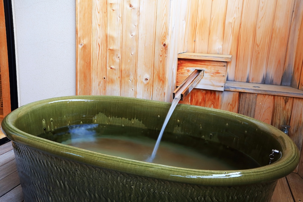 露天風呂付スイートルーム 禁煙 バスルーム1 | 満天ノ 辻のや