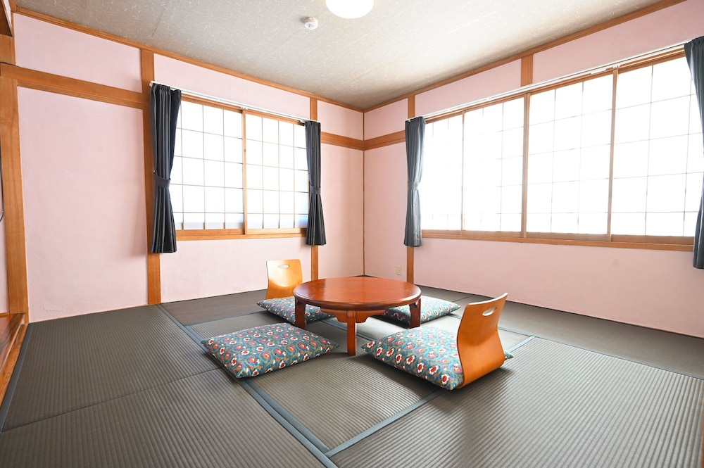 和室8畳 (4名用)(バストイレ共用,タオルなし,エアコンなし) 禁煙 客室11 | ヒュッテ ジル白樺湖