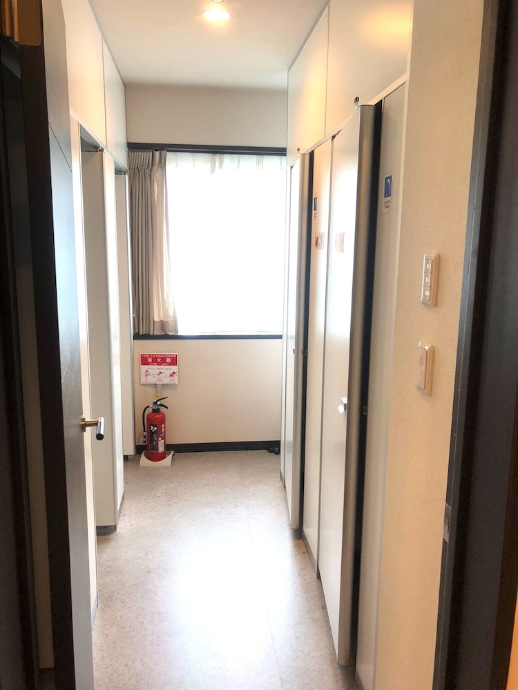 Room 301 ツインルーム 共用バスルーム 客室4 | 東京アートハウス