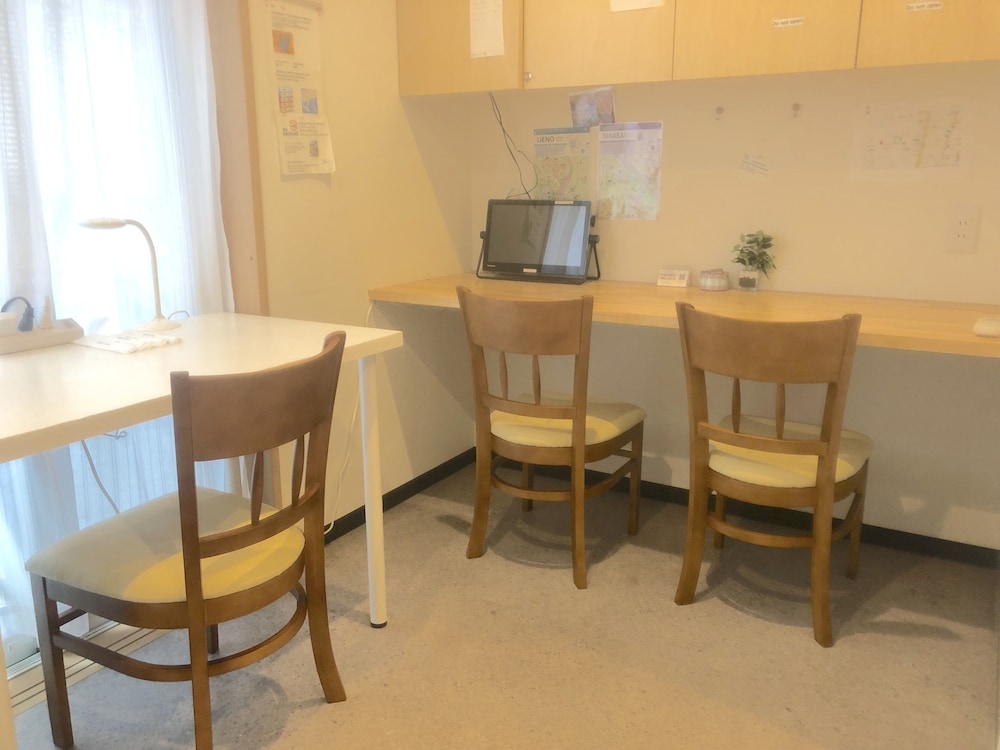 Room 101 号室 禁煙(専用シャワー、トイレ、テラス、最大6名様まで 客室2 | 東京アートハウス