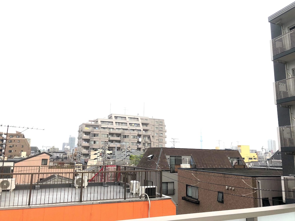 Room 101 号室 禁煙(専用シャワー、トイレ、テラス、最大6名様まで リゾート ビュー0 | 東京アートハウス