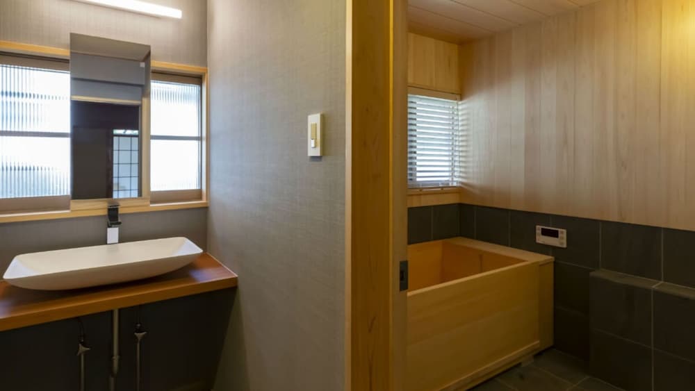 VMGグランド（3名定員） バスルーム0 | NIPPONIA HOTEL 奈良 ならまち