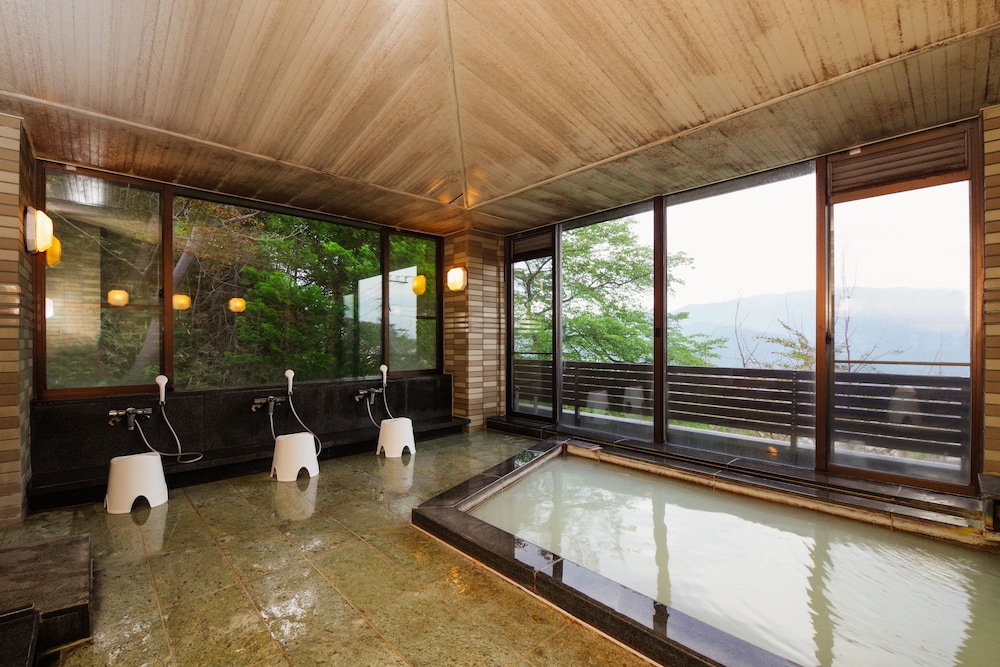 洋室 ツインルーム バスルーム0 | ぬくもりの宿 箱根強羅温泉 紬-TSUMUGI-