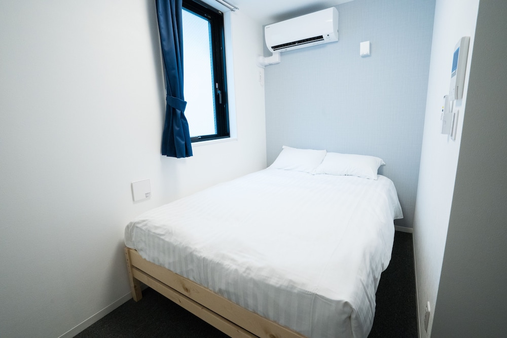 ダブルルーム ダブルベッド 1 台 (Loft) 客室3 | GLOU 東新宿