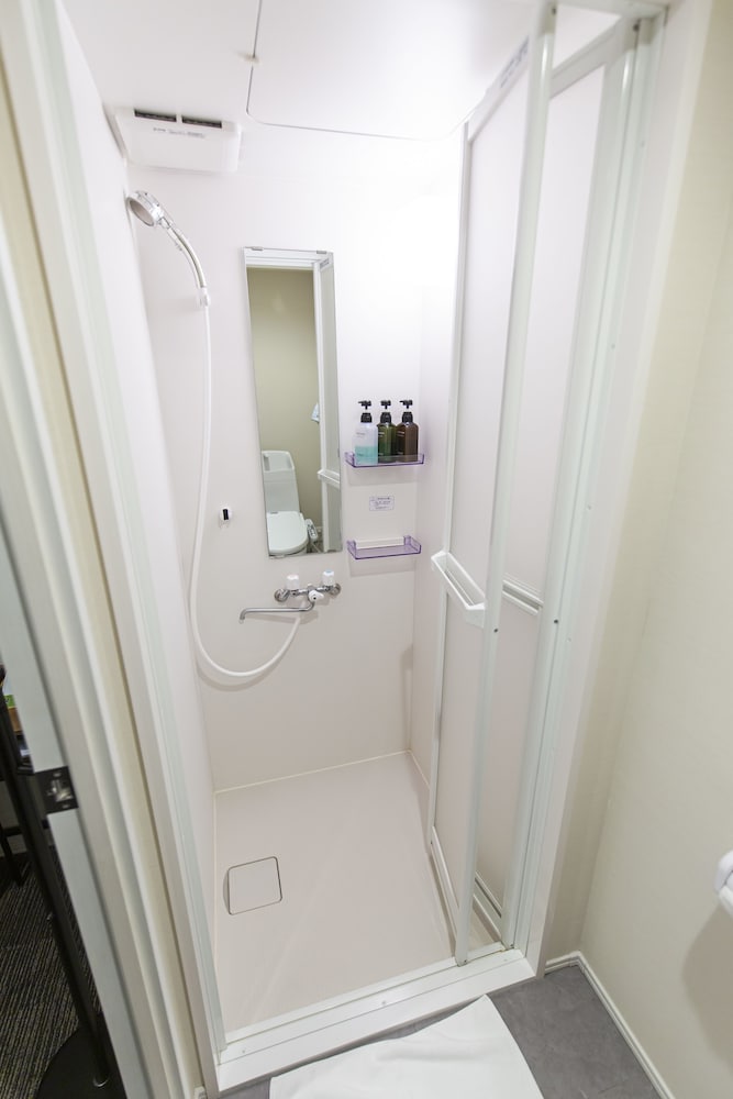 スタンダード ダブルルーム ダブルベッド 1 台 バスルーム1 | GLOU 東新宿