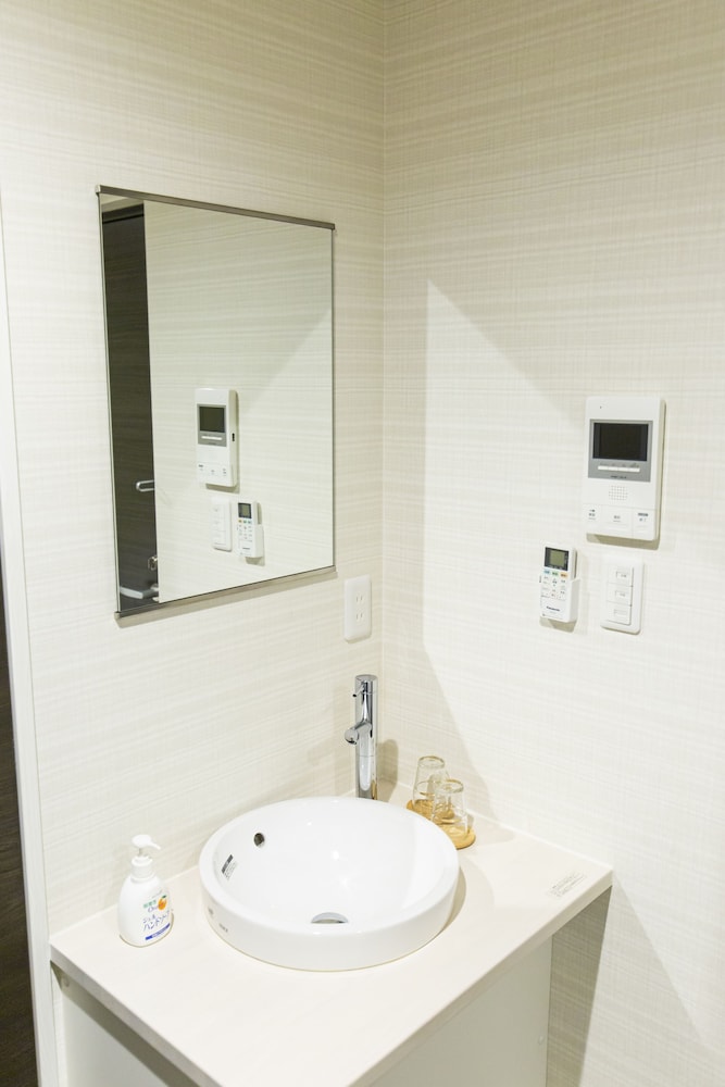 スタンダード ダブルルーム ダブルベッド 1 台 客室7 | GLOU 東新宿