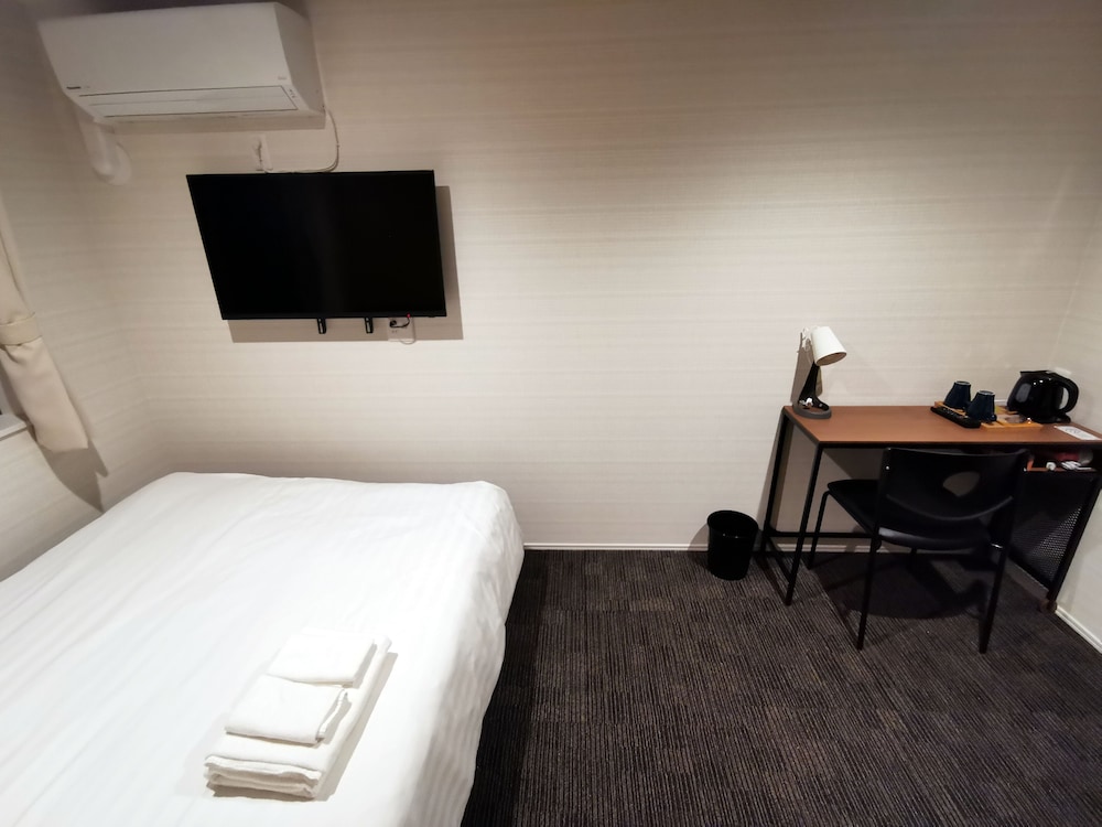 スタンダード ダブルルーム ダブルベッド 1 台 客室2 | GLOU 東新宿