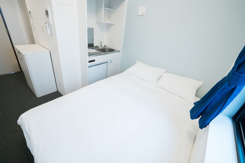 ダブルルーム ダブルベッド 1 台 (Loft) 客室10 | GLOU 東新宿