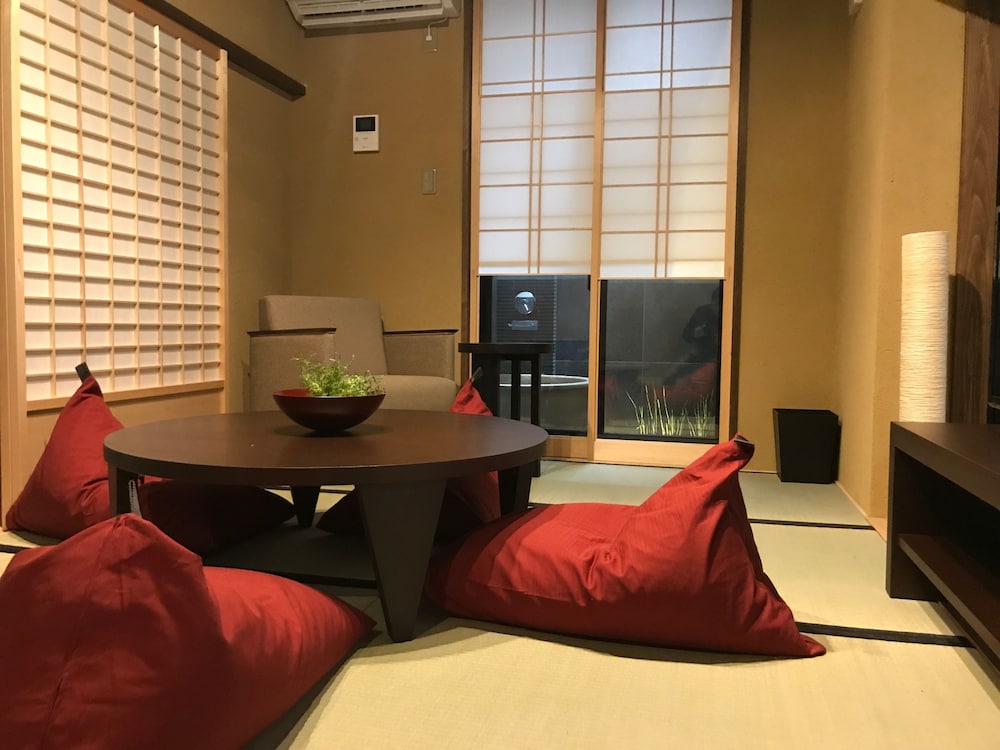 雪・月 露天風呂付き貸切京町家 リビングルーム0 | No.10京都