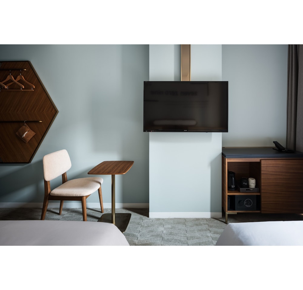 スタンダード ツインルーム テレビ0 | BESPOKE HOTEL Shinjuku