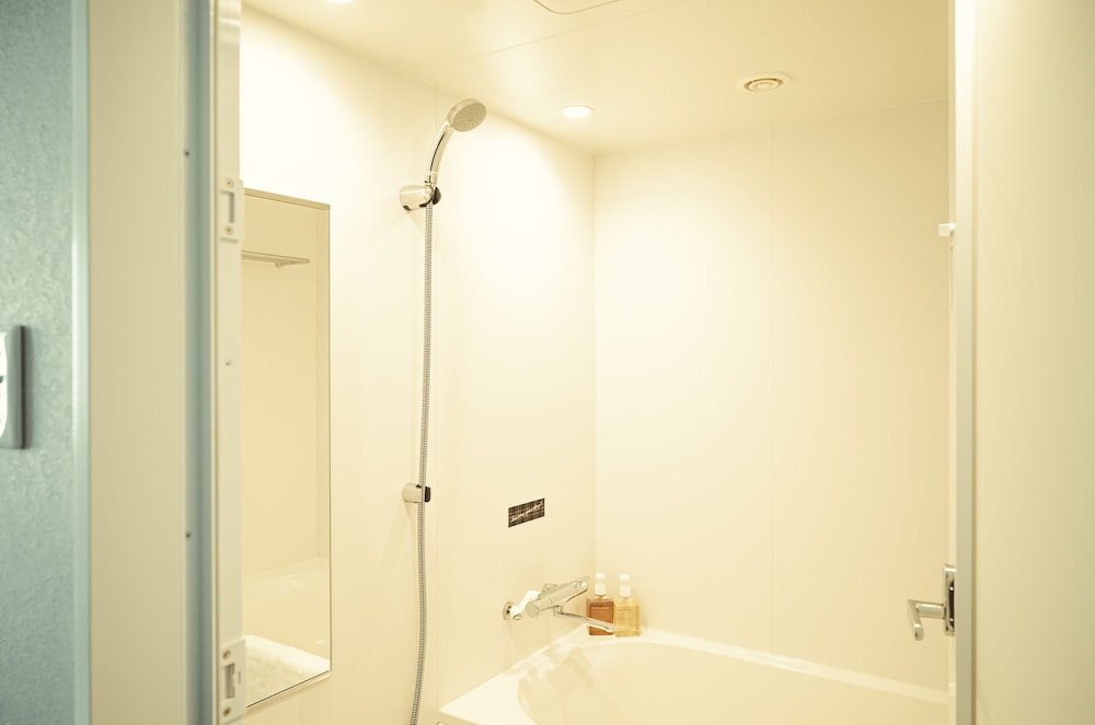 スタンダード トリプルルーム バスルーム0 | hotel it. osaka shinmachi