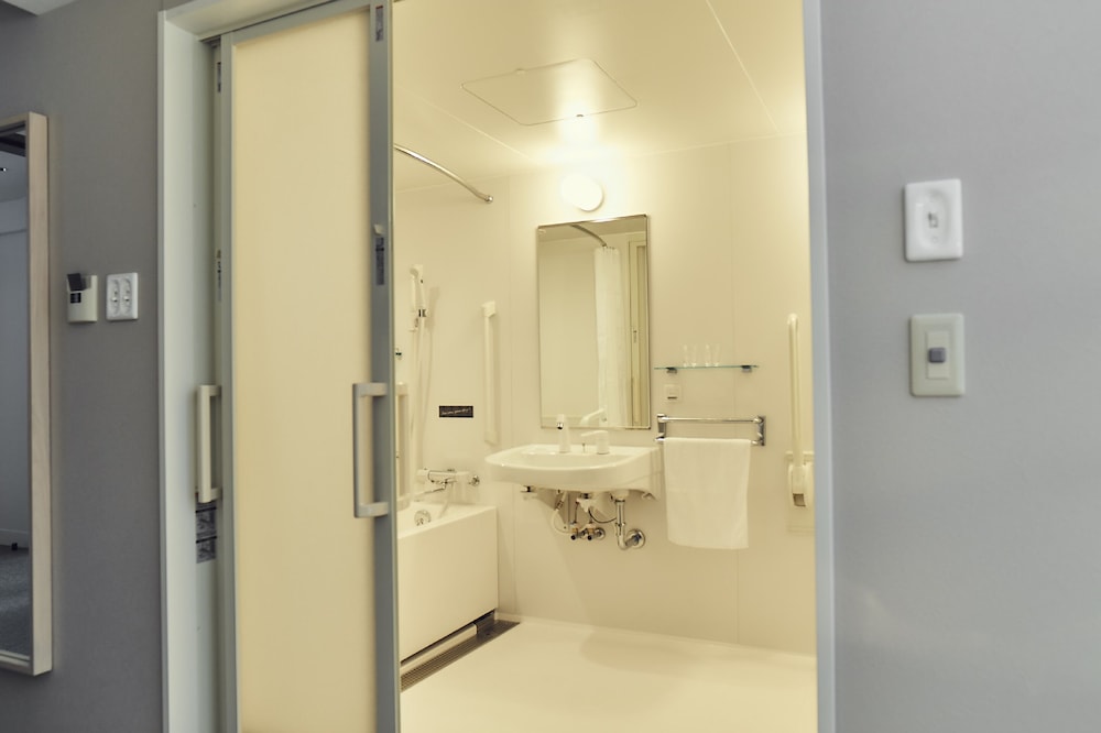 ユニバーサルツインルーム バスルーム0 | hotel it. osaka shinmachi