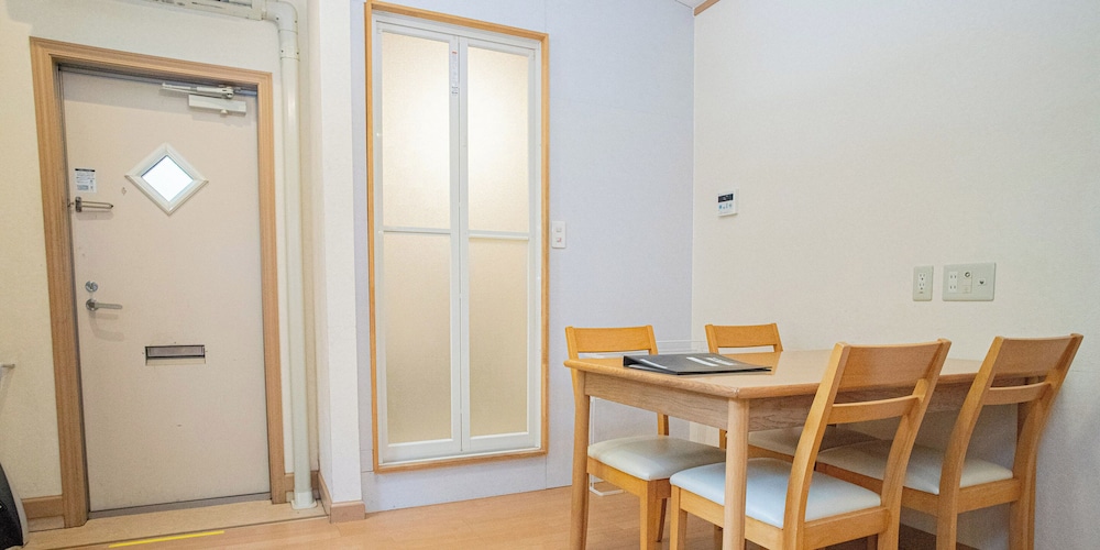 トレーラーハウス B-Bパレス 9名迄宿泊可能 禁煙 リビング エリア0 | 清水国明の森と湖の楽園