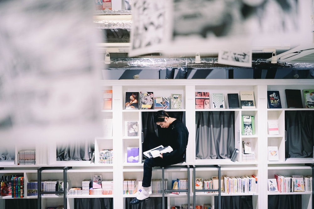 ドミトリールーム 男女共用 ダブル リビング エリア9 | BOOK AND BED TOKYO 心斎橋店