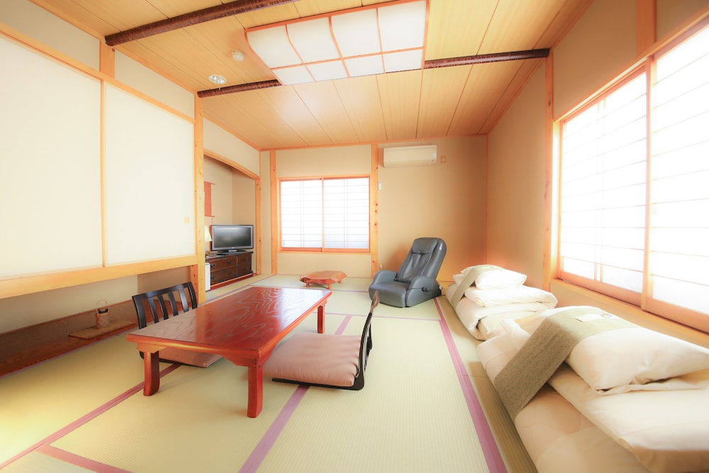 和室スタンダードルーム　共用バスルーム　禁煙 | 燦美の宿 旅館 かわな