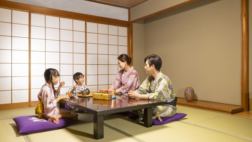 [禁煙] スタンダード和洋室ツイン 内風呂あり | 大江戸温泉物語 雲仙東洋館
