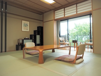 鮨オーベルジュ強羅茶寮