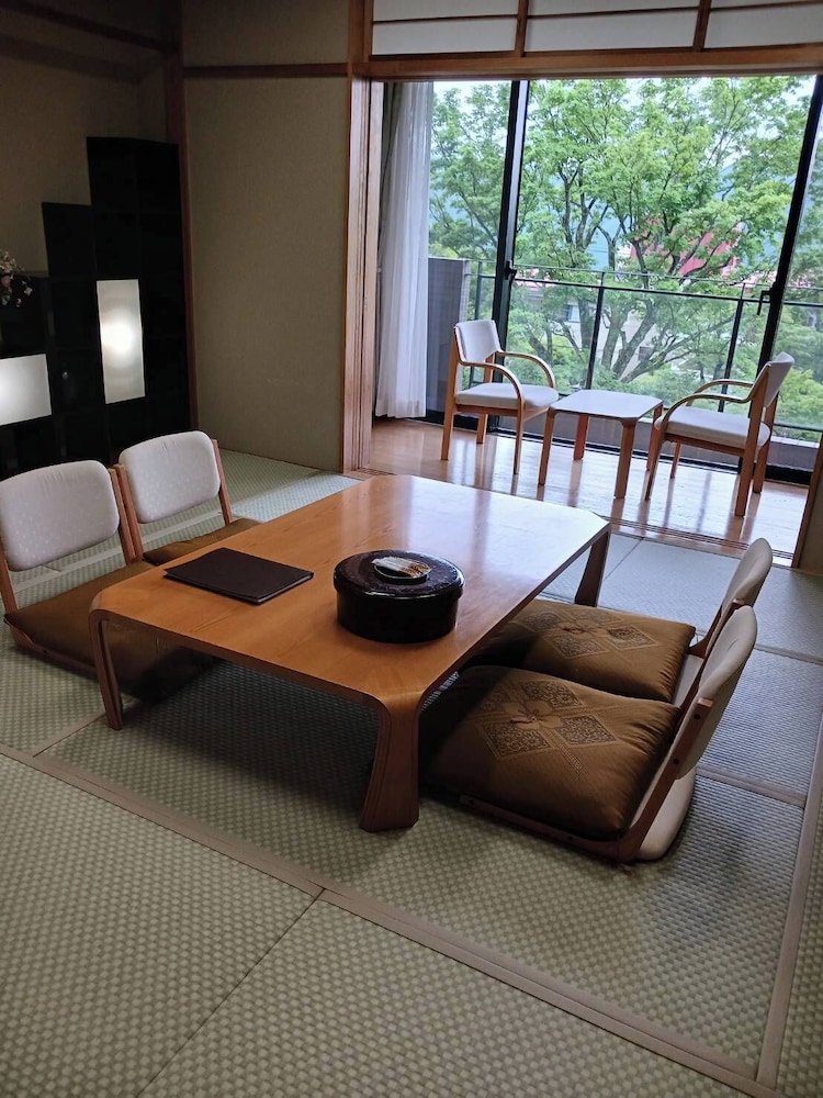 鮨オーベルジュ 2食付き (和室・予約制貸切温泉・禁煙) 大人専用 客室3 | 鮨オーベルジュ強羅茶寮