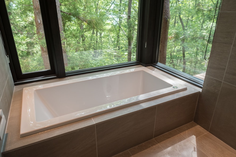 一棟貸切別荘 バスルーム1 | RURA Hakuba Chalet