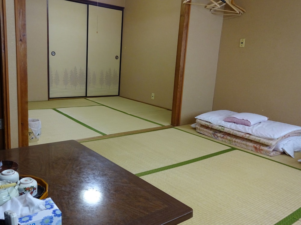 和室10畳 共用バスルーム | 今里旅館