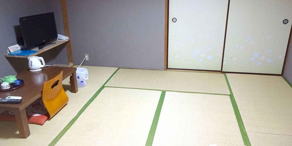 和室10畳 共用バスルーム 客室3 | 今里旅館