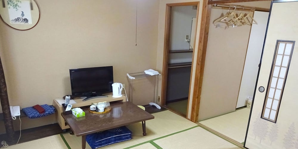 和室10畳 共用バスルーム 客室6 | 今里旅館