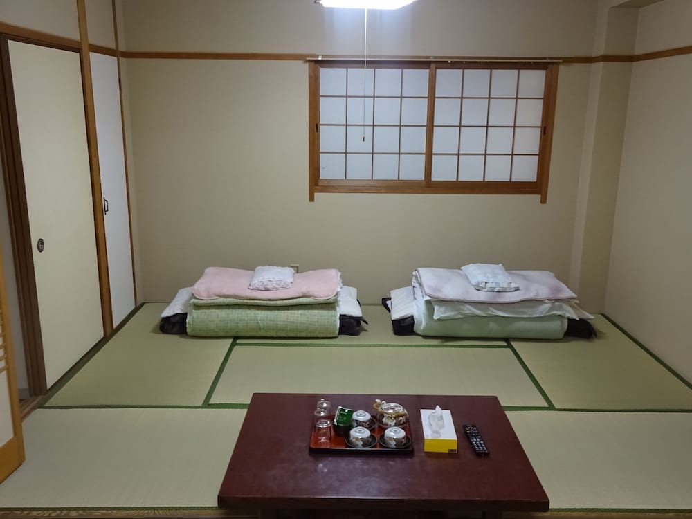 和室12畳 共用バスルーム 客室3 | 今里旅館