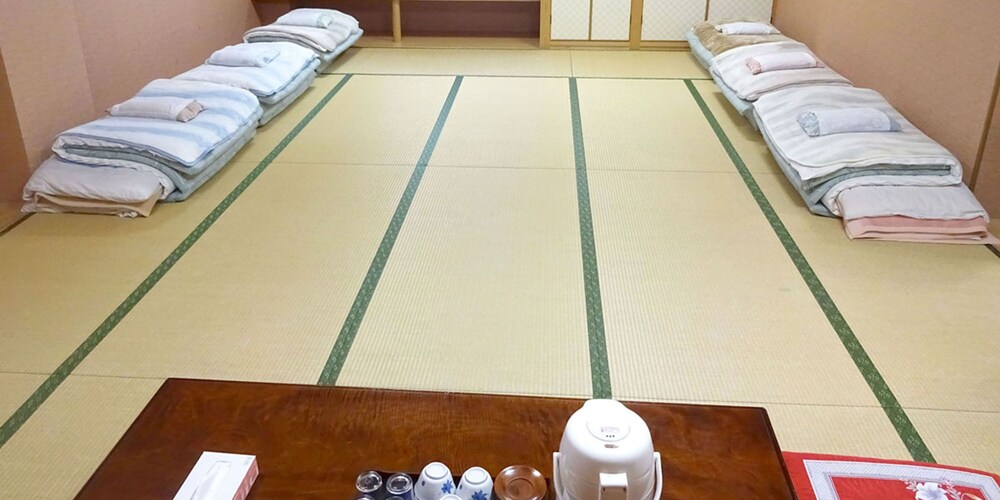 和室18畳 共用バスルーム 客室2 | 今里旅館
