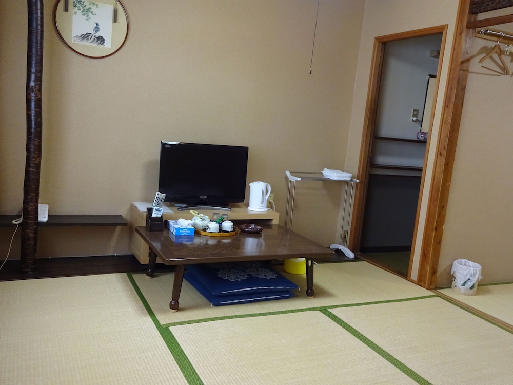 和室10畳 共用バスルーム 客室2 | 今里旅館