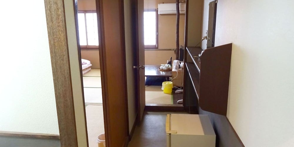 和室10畳 共用バスルーム 客室5 | 今里旅館