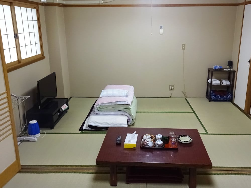 和室12畳 共用バスルーム 客室1 | 今里旅館