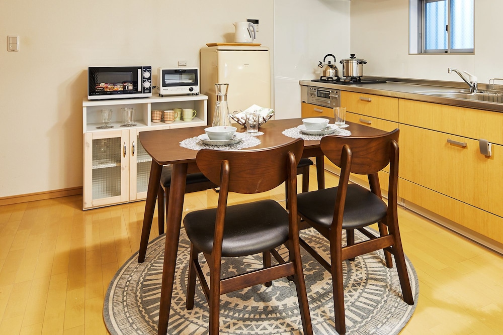 一棟貸し 客室内のダイニングエリア0 | 京都駅 五右衛門 別荘