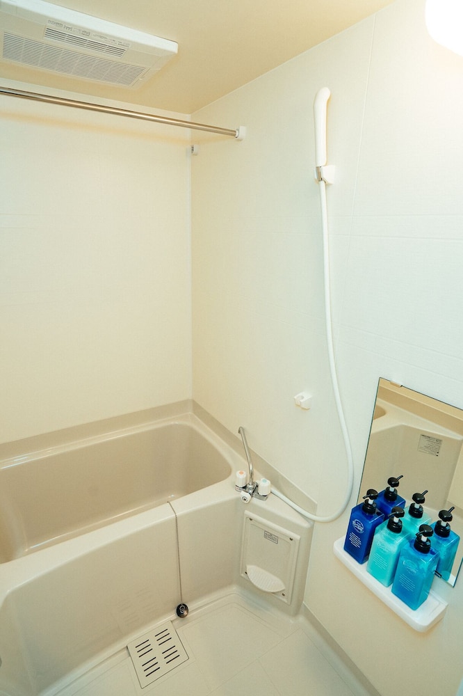 デラックス ファミリースイート バスルーム1 | ベンズ ゲストハウス京都