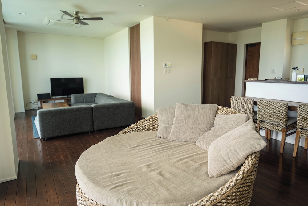 side.B sora プライベートプール付きルーム リビング エリア0 | ソラニワホテルアンドカフェ