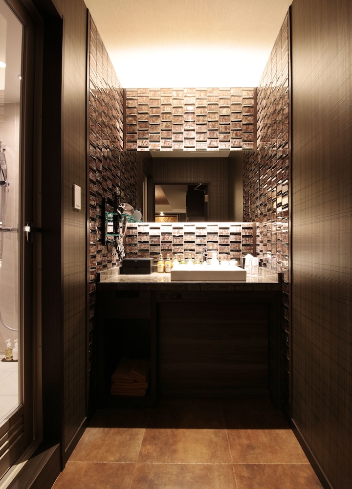 [禁煙] ラグジュアリー/スーペリアダブル キングベッド 1 台 バスルームのシンク0 | N ホテル