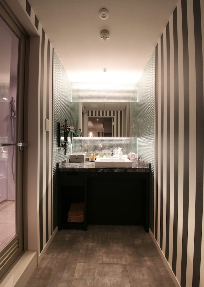 [禁煙] フレンチゴシック/スーペリアダブル キングベッド 1 台 バスルームのシンク0 | N ホテル