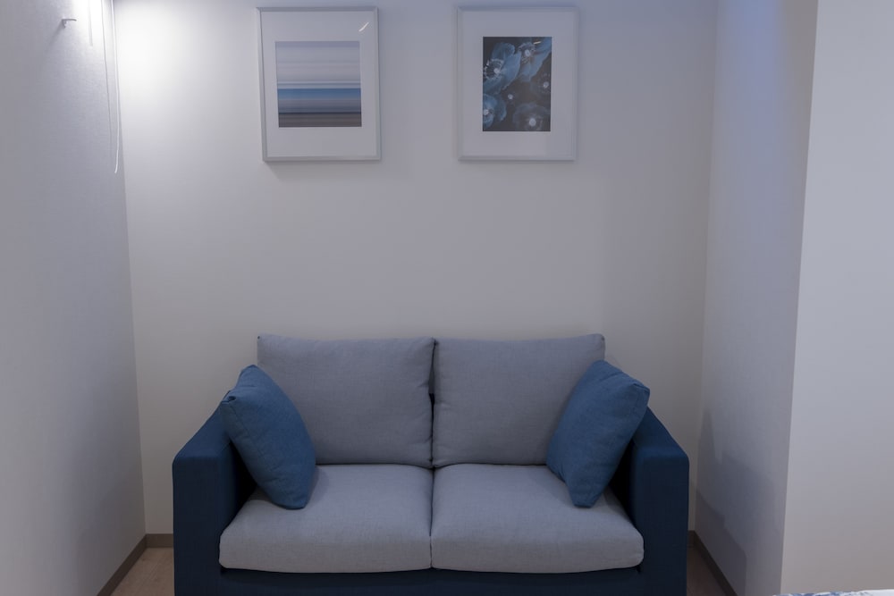 ベーシック アパートメント ダブルベッド 1台 禁煙, D号室, 半地下(窓あり) 客室2 | STUDIO INN 西新宿